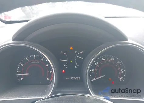 2013 Toyota Highlander Se V6 z USA, uszkodzony, nr VIN 5TDBK3EH3DS180662